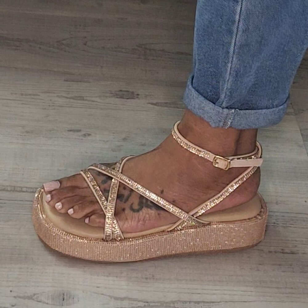 NWT AZALEA WANG DRUSILLA GOLD RHINESTONE SANDAL SIZE 8